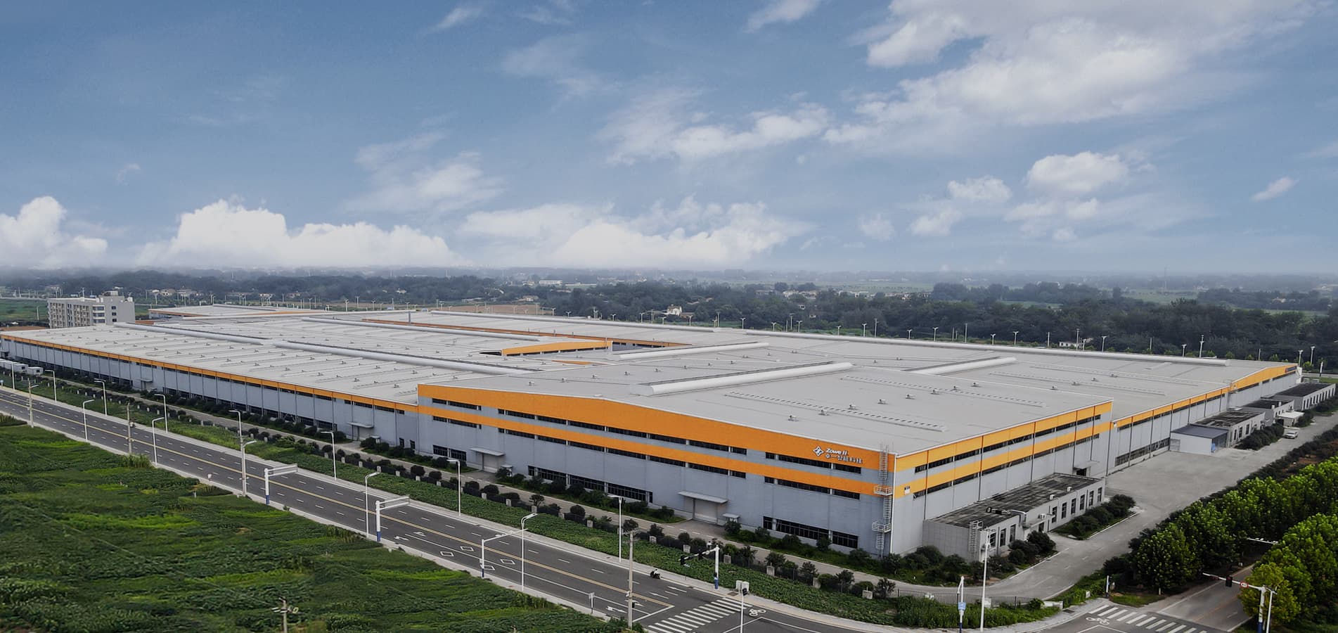 Forklifts with high performance and low impact